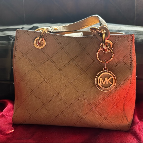 Authentic Michael Kors Cross Body - Picture 1 of 2